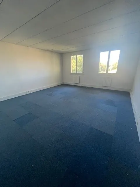 Local Comercial / Almacén en Mandres-les-Roses - 140 m2 — foto 4