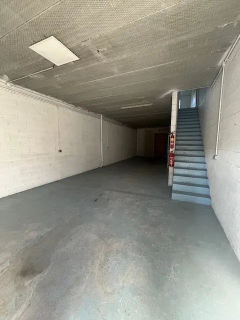 Local Comercial / Almacén en Mandres-les-Roses - 140 m2 — foto 3