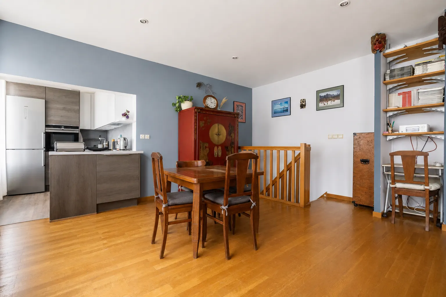Charming Duplex in a Historic Building on Courtyard in Vincennes — photo 3