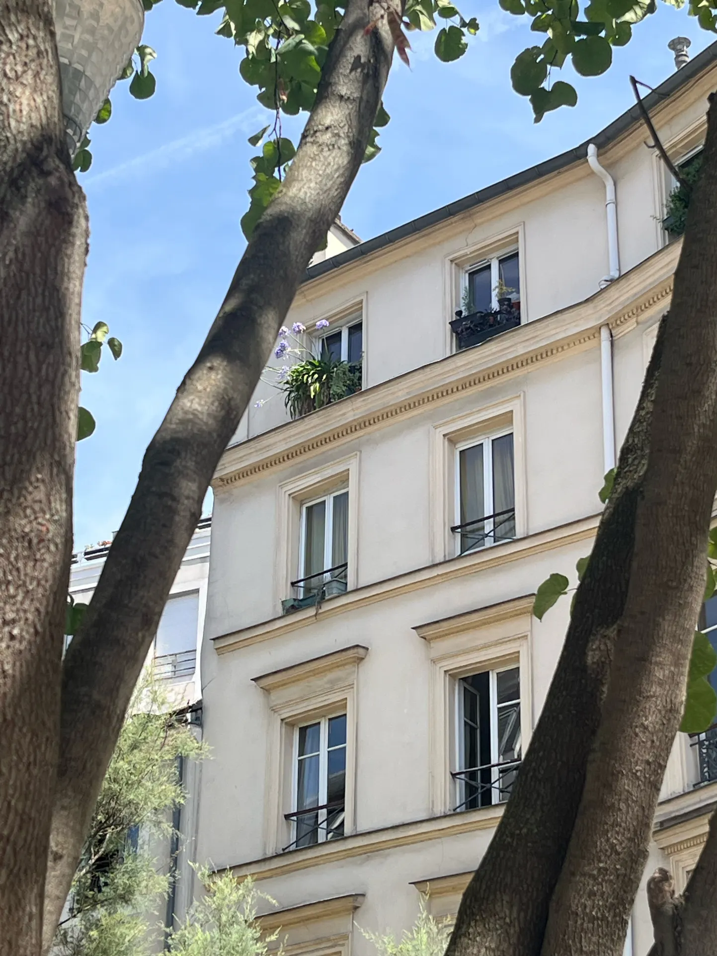Vincennes Centre-ville   Charmant 2 pièces au dernier étage avec vue sur le Château — foto 1