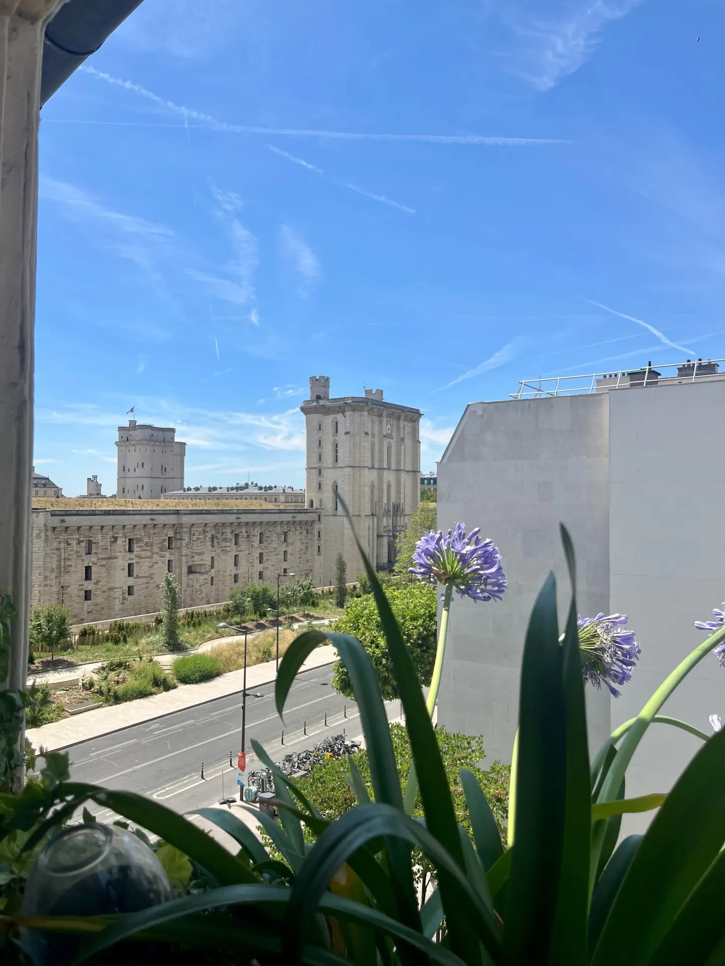 Vincennes Centre – Charming 2-Bedroom Apartment on Top Floor with Castle View — photo 7
