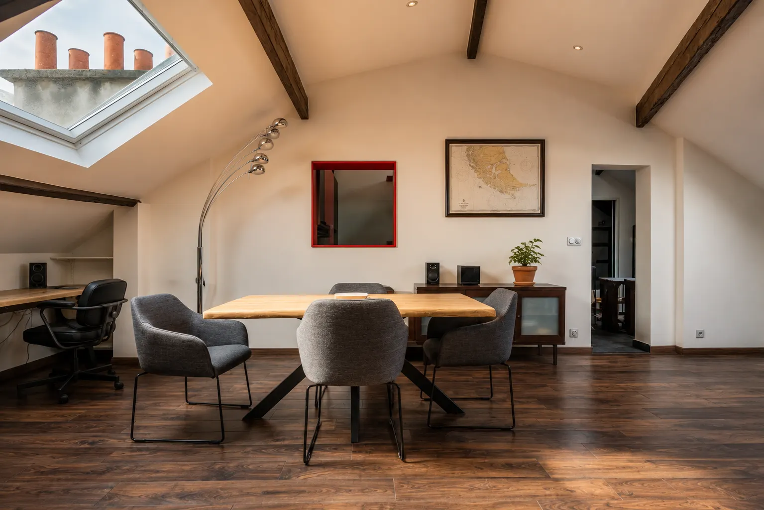 Dúplex en último piso - encanto de lo antiguo y renovación contemporánea — foto 2