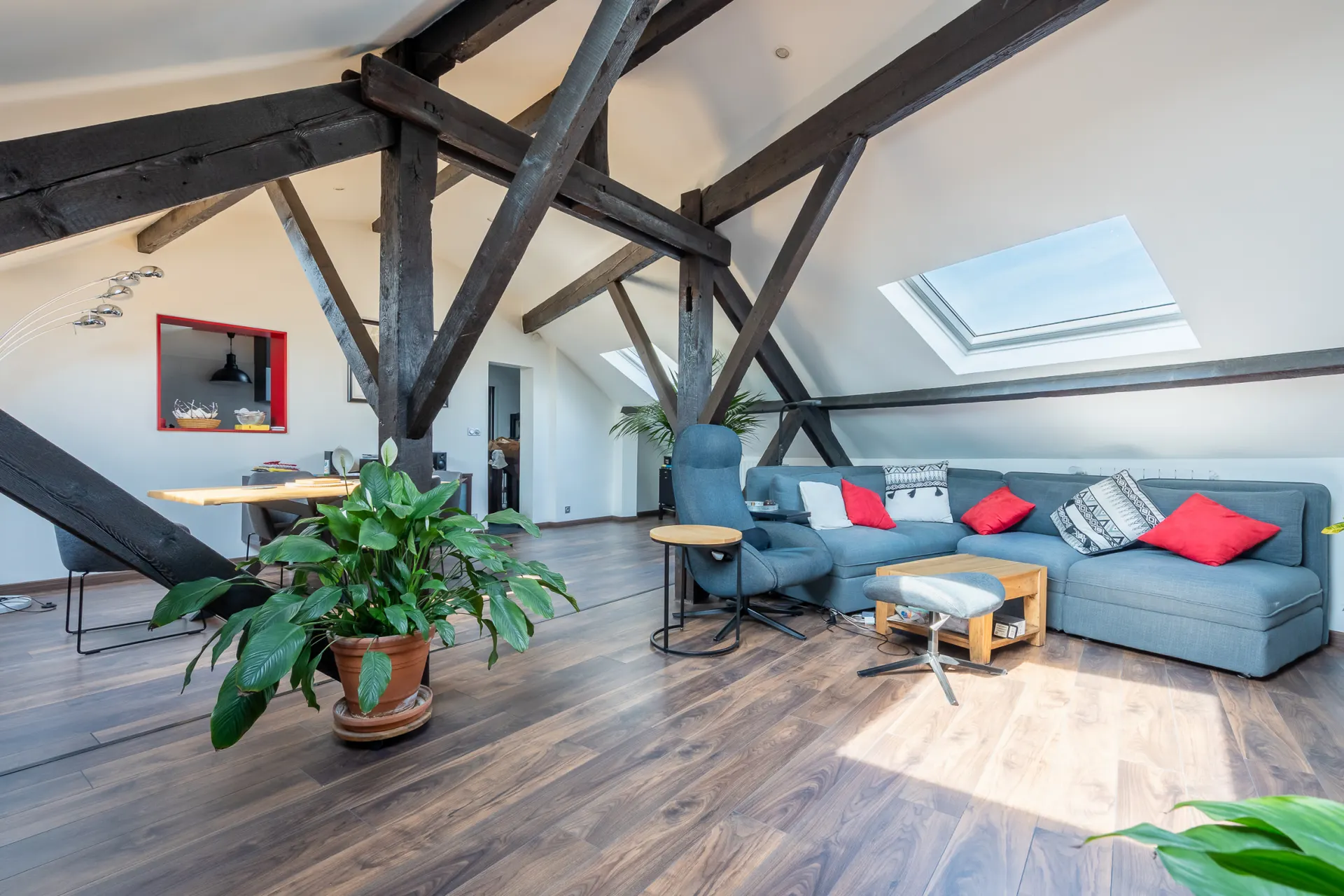 Top-Floor Duplex - Period Charm and Contemporary Renovation