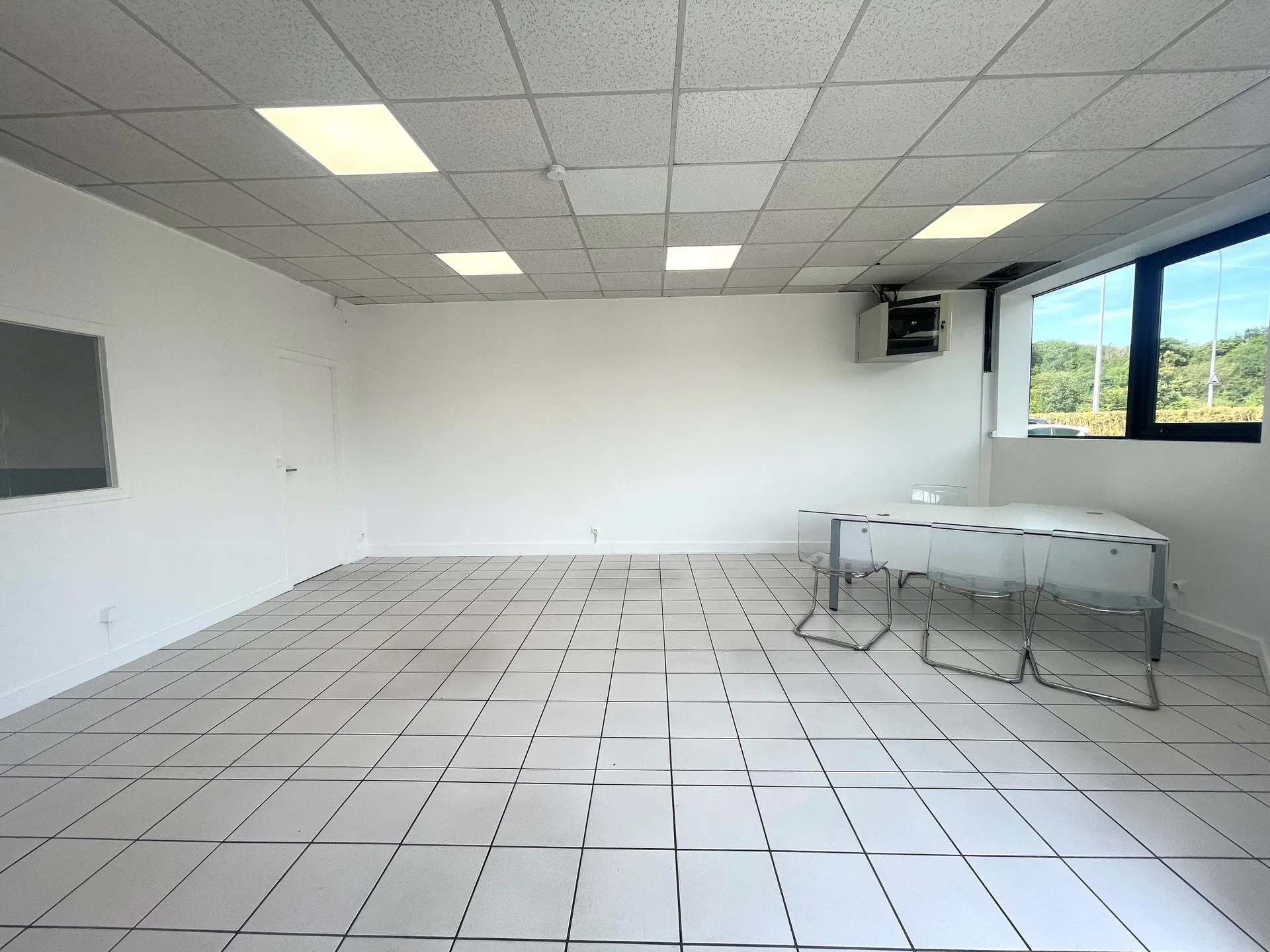 Local commercial 215 m2 - bureaux et entrepôt — foto 3