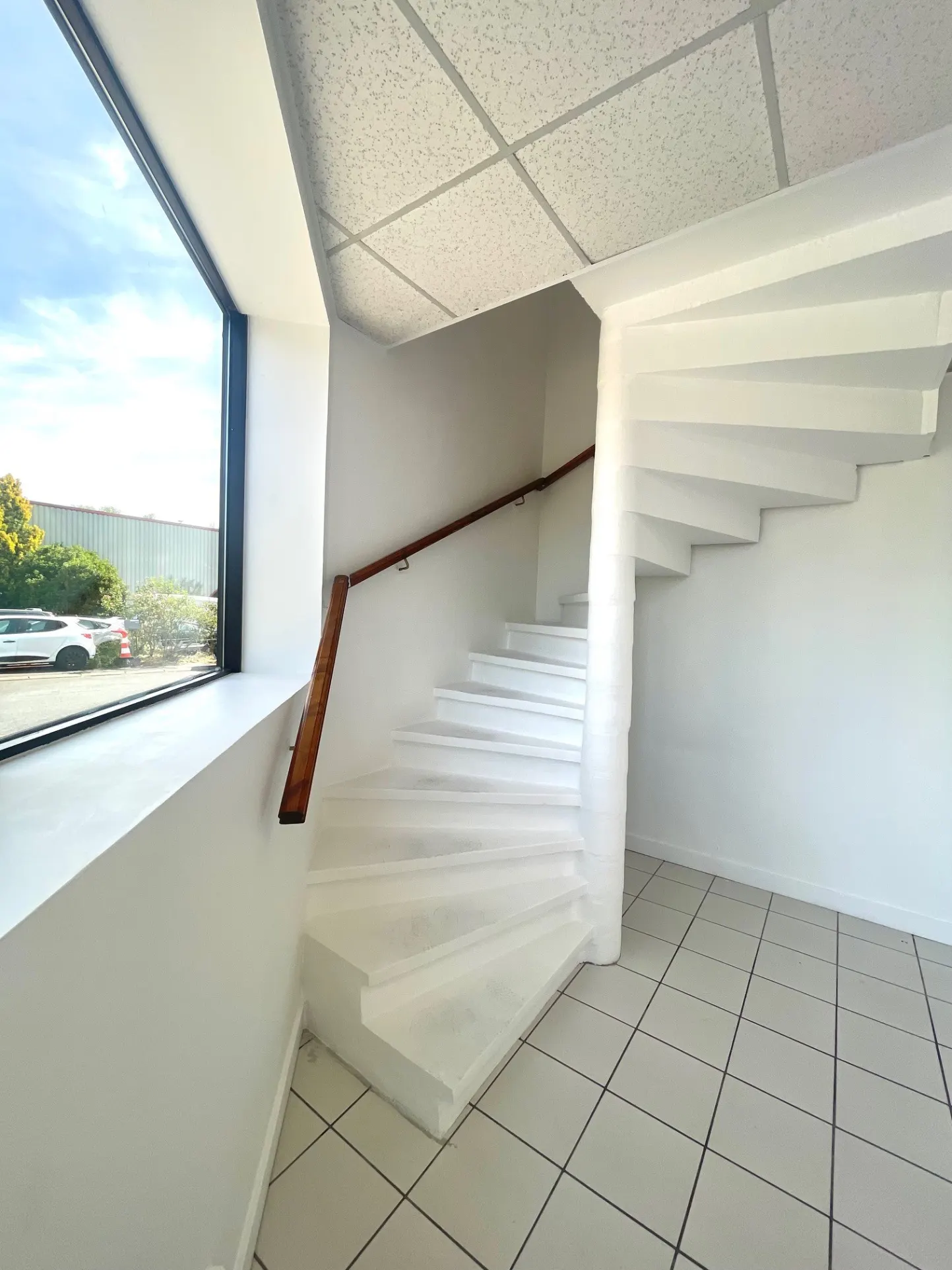 Local commercial 215 m2 - bureaux et entrepôt — foto 4